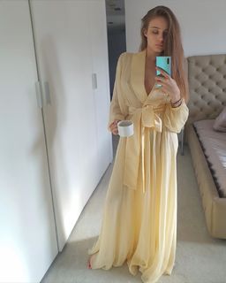 Xenia Tchoumitcheva feet photo thumbnail
