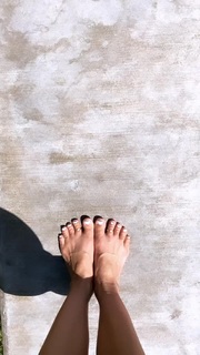 Kino MacGregor feet photo thumbnail