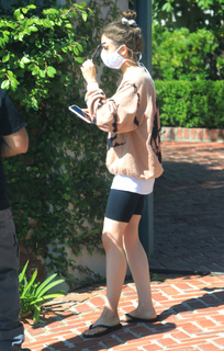 Lily Collins feet photo thumbnail