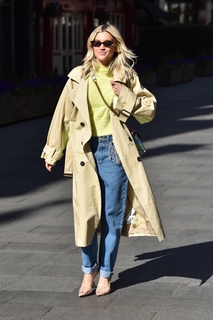 Ashley Roberts feet photo thumbnail
