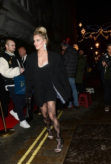 Ashley Roberts feet photo thumbnail