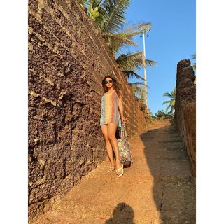 Mouni Roy feet photo thumbnail