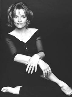 Lea Thompson feet photo 3