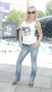 Dorota Rabczewska feet photo thumbnail