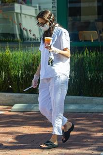 Emmy Rossum feet photo thumbnail