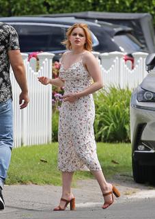 Ariel Winter feet photo thumbnail