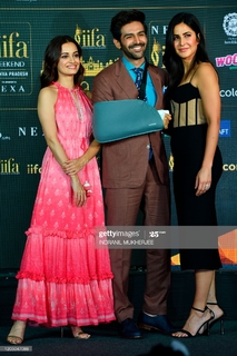Katrina Kaif feet photo thumbnail