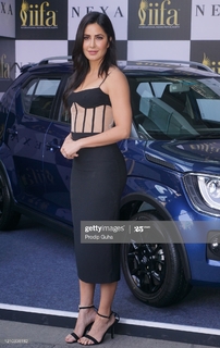 Katrina Kaif feet photo thumbnail