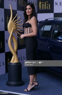 Katrina Kaif feet photo thumbnail