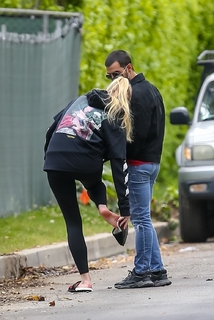Sophie Turner feet photo thumbnail