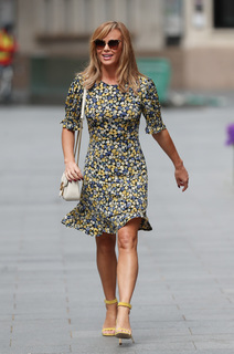 Amanda Holden feet photo thumbnail