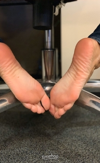 Kyle Unfug feet photo thumbnail