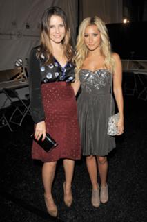 Ashley Tisdale feet photo thumbnail