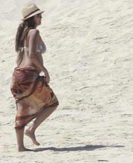 Jessica Alba feet photo thumbnail