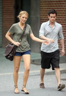 Blake Lively feet photo thumbnail