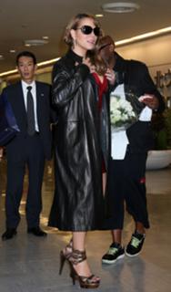 Mariah Carey feet photo thumbnail