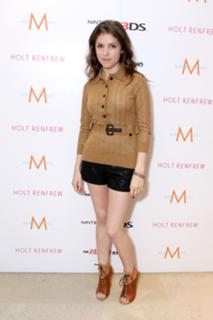 Anna Kendrick feet photo thumbnail