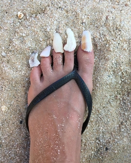 Naomi Watts feet photo thumbnail