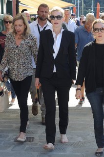 Cate Blanchett feet photo thumbnail