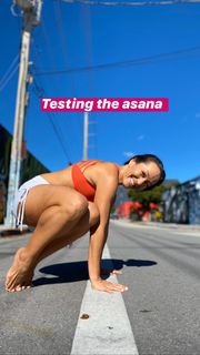 Kino MacGregor feet photo thumbnail
