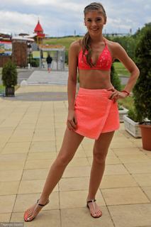 Klaudia Halejcio feet photo thumbnail