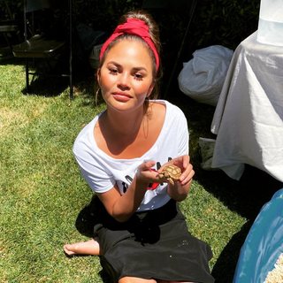 Chrissy Teigen feet photo thumbnail