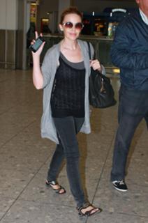 Kylie Minogue feet photo thumbnail