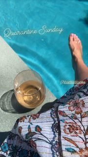Sarah Michelle Gellar feet photo thumbnail