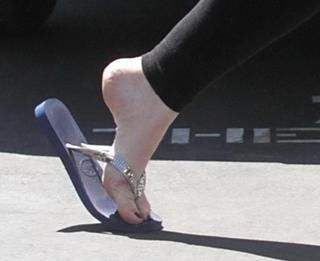 Michelle Trachtenberg feet photo thumbnail