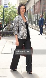 Morena Baccarin feet photo thumbnail
