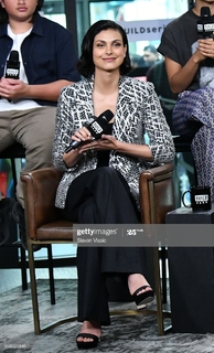 Morena Baccarin feet photo thumbnail