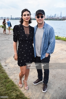 Morena Baccarin feet photo thumbnail