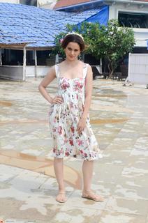 Kangana Ranaut feet photo thumbnail