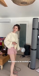 Selena Gomez feet photo thumbnail