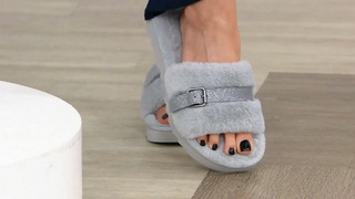 Courtney Khondabi feet photo thumbnail