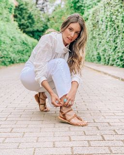 Athina Oikonomakou feet photo thumbnail
