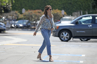 Cindy Crawford feet photo thumbnail