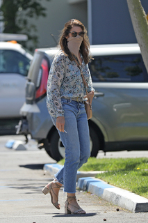 Cindy Crawford feet photo thumbnail