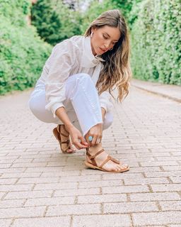 Athina Oikonomakou feet photo thumbnail
