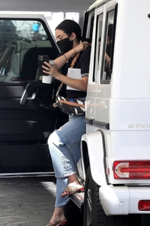 Lucy Hale feet photo thumbnail
