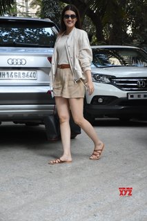 Kriti Sanon feet photo thumbnail