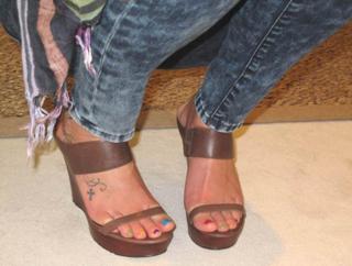 Joss Stone feet photo thumbnail