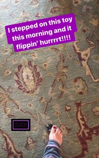 Angela Kinsey feet photo thumbnail