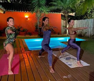 Isis Valverde feet photo thumbnail