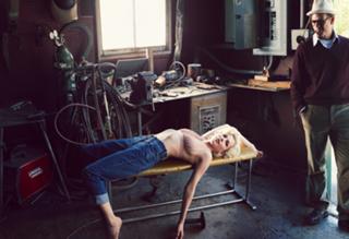 Michelle Williams feet photo thumbnail