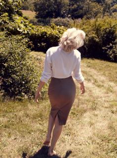 Michelle Williams feet photo thumbnail