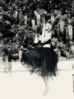 Alice Eve feet photo thumbnail
