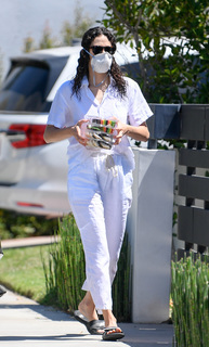 Emmy Rossum feet photo thumbnail