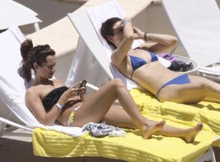 Ashley Tisdale feet photo thumbnail