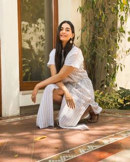 Sonam Kapoor feet photo thumbnail